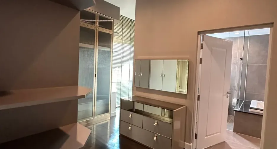 For rent 5 bedrooms house in Lat Krabang, Bangkok