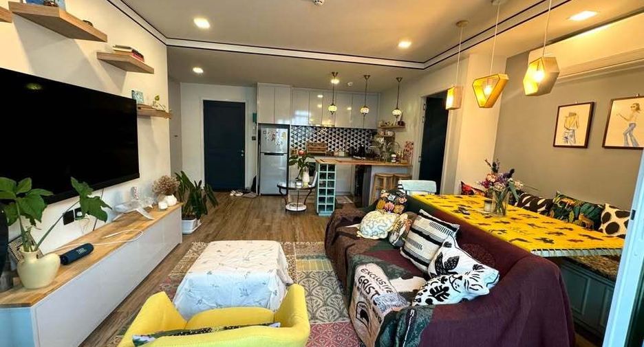 For rent 2 bedrooms condo in Yan Nawa, Bangkok