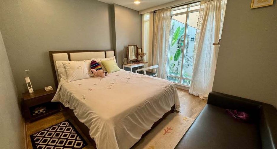 For rent 2 bedrooms condo in Yan Nawa, Bangkok