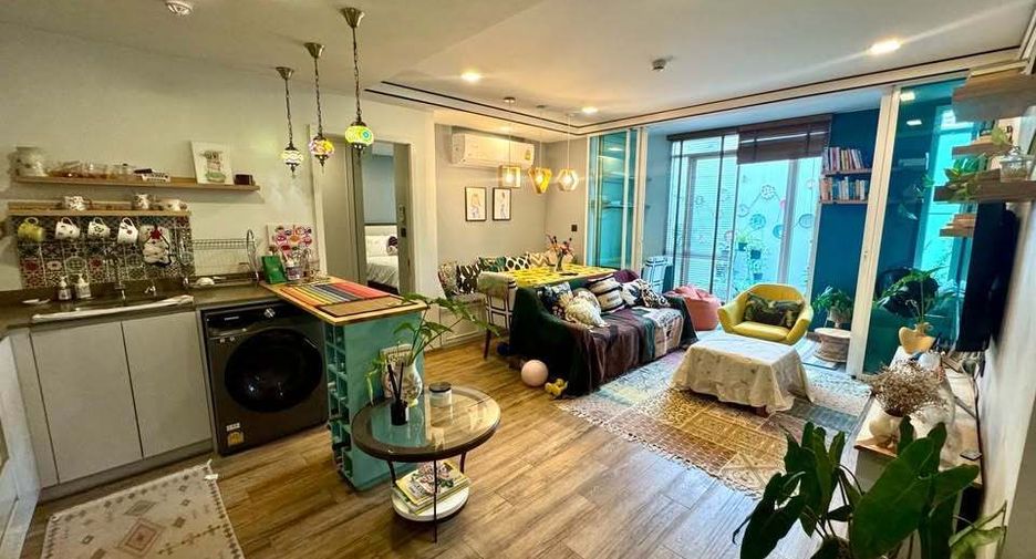For rent 2 bedrooms condo in Yan Nawa, Bangkok