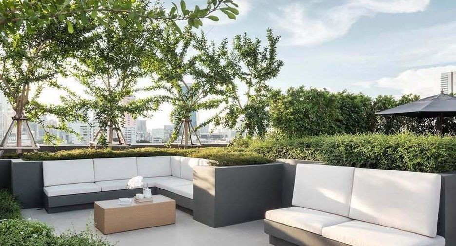 For rent 2 bedrooms condo in Yan Nawa, Bangkok