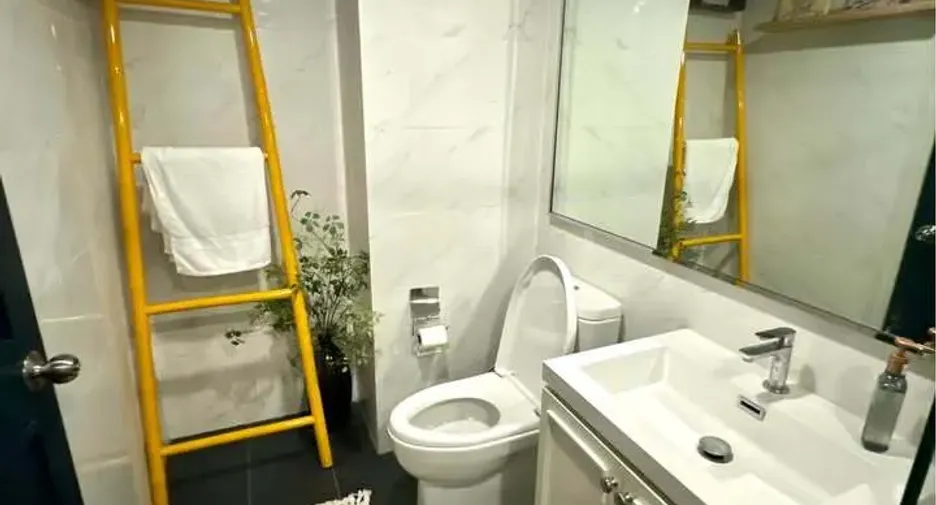 For rent 2 bedrooms condo in Yan Nawa, Bangkok