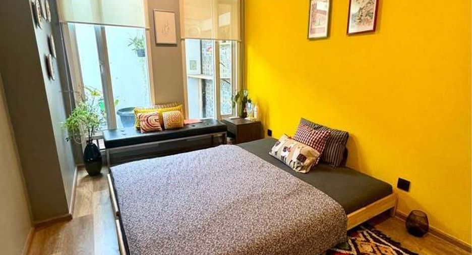 For rent 2 bedrooms condo in Yan Nawa, Bangkok