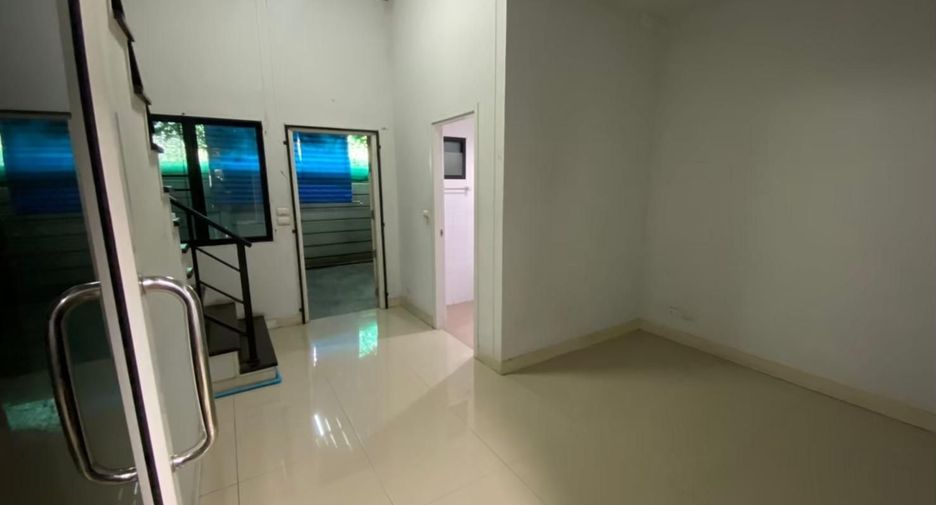 For rent 3 bedrooms townhouse in Min Buri, Bangkok
