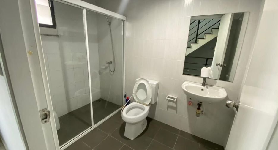 For rent 3 bedrooms townhouse in Min Buri, Bangkok
