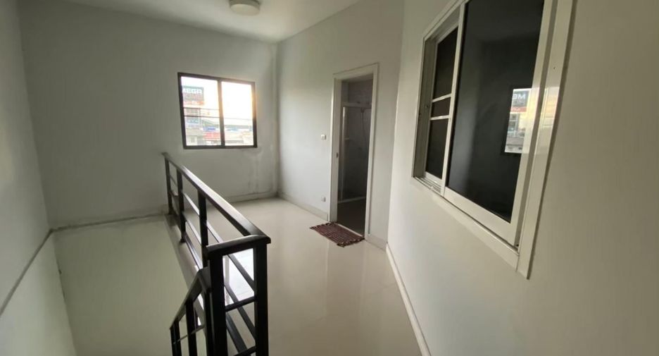 For rent 3 bedrooms townhouse in Min Buri, Bangkok