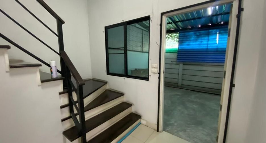 For rent 3 bedrooms townhouse in Min Buri, Bangkok