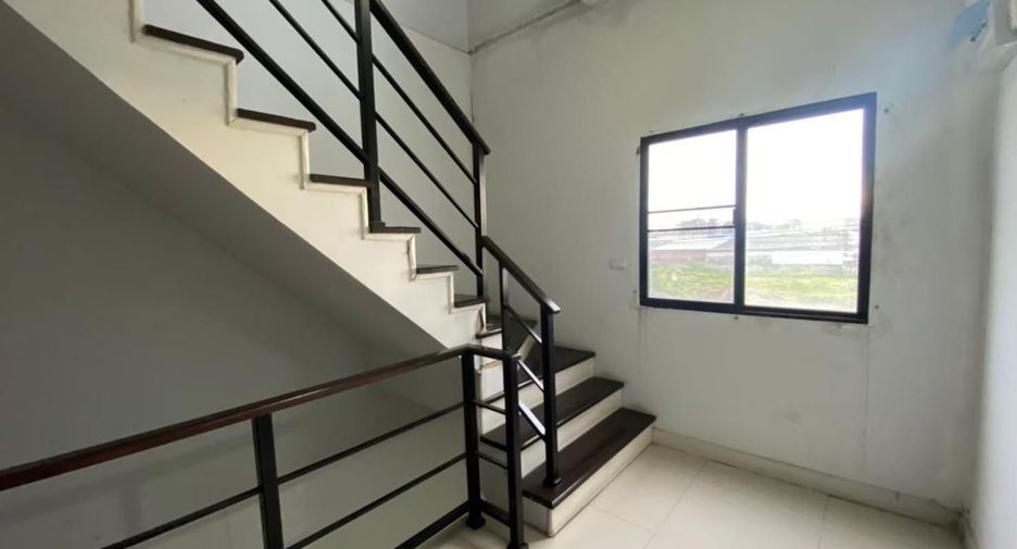 For rent 3 bedrooms townhouse in Min Buri, Bangkok