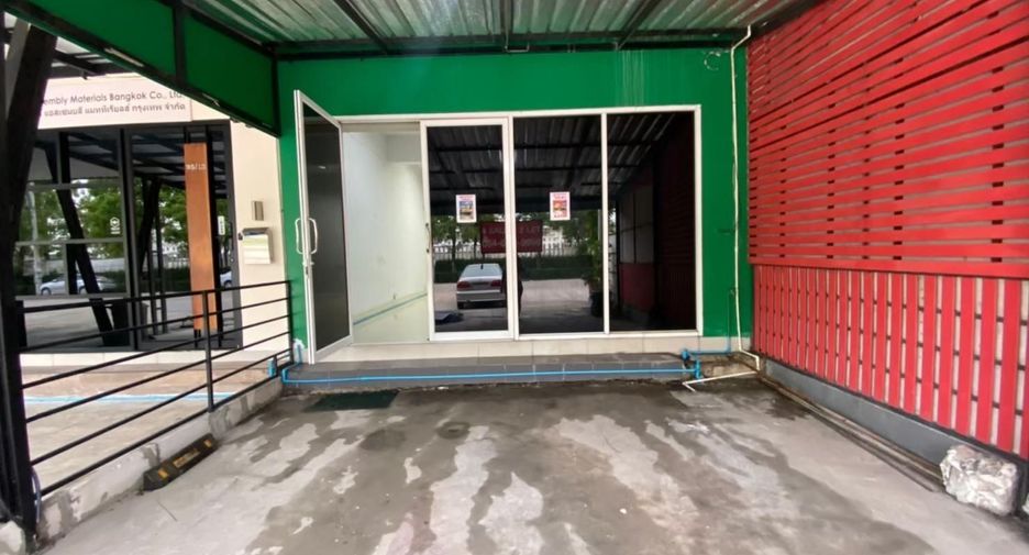 For rent 3 bedrooms townhouse in Min Buri, Bangkok