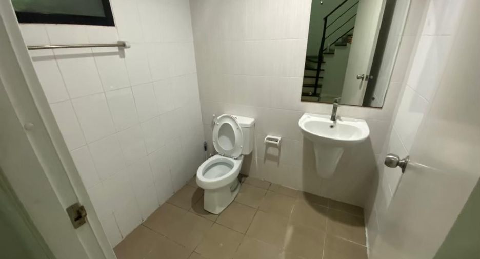 For rent 3 bedrooms townhouse in Min Buri, Bangkok