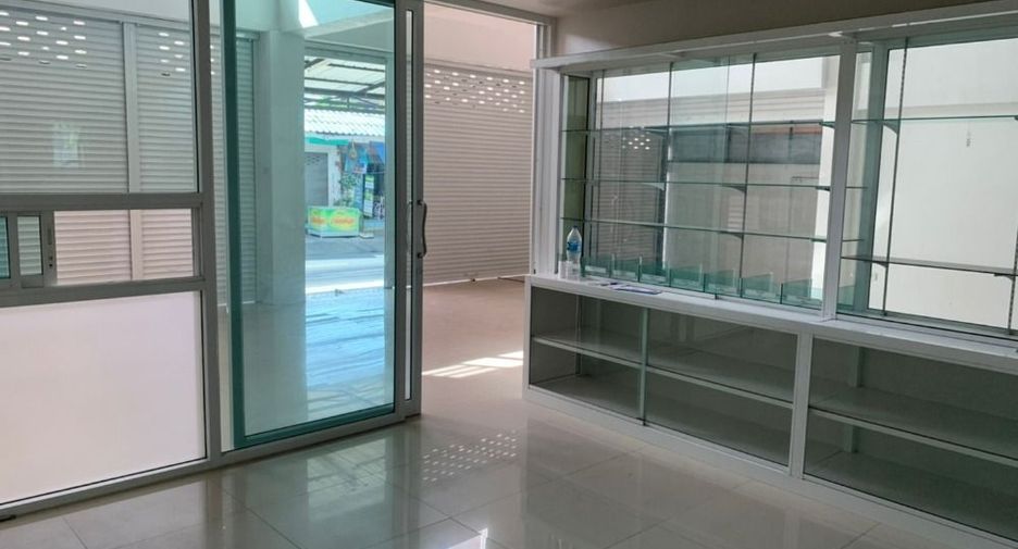 For rent 3 bedrooms townhouse in Don Mueang, Bangkok