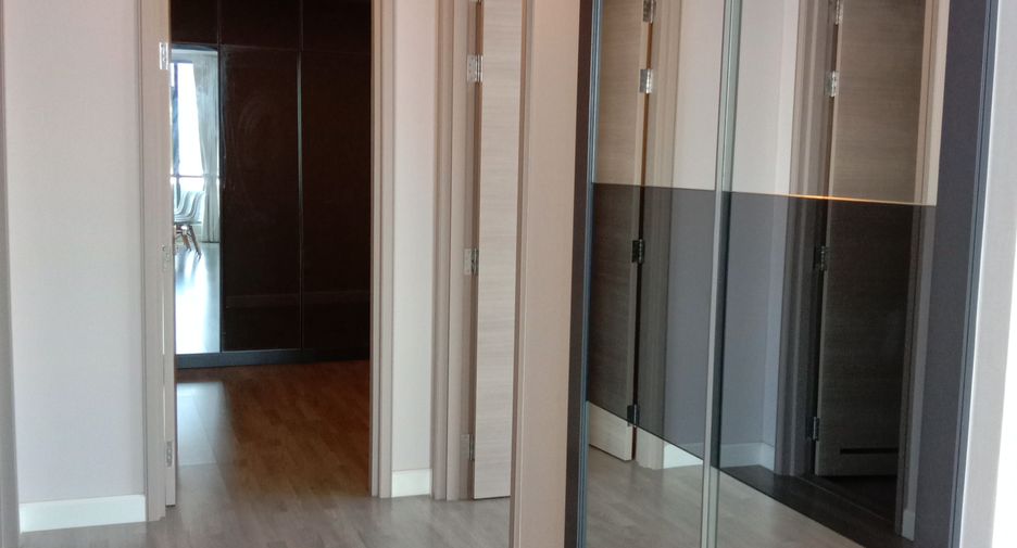 For rent 2 bedrooms condo in Bang Rak, Bangkok