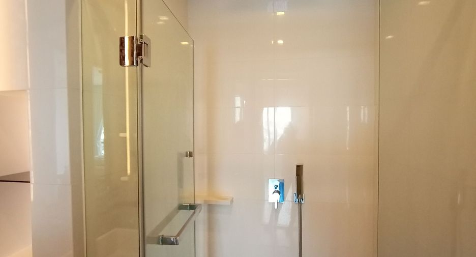 For rent 2 bedrooms condo in Bang Rak, Bangkok