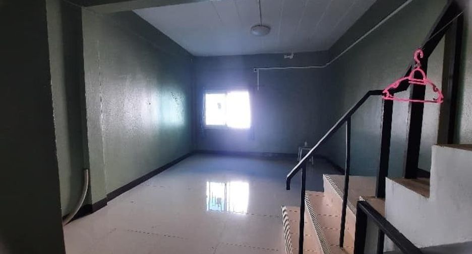 出租 3 卧室 联排别墅 在 Lat Phrao, 曼谷