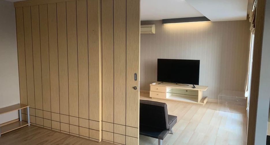 For rent 1 bed condo in Phra Khanong, Bangkok