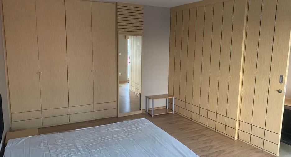 For rent 1 bed condo in Phra Khanong, Bangkok