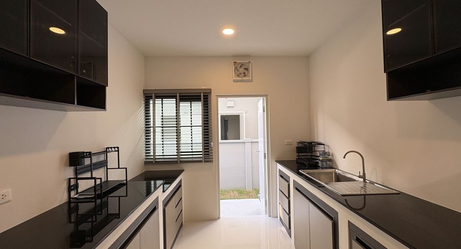 Haus zur Miete mit 4 Zimmer in Bang Phli, Samut Prakan