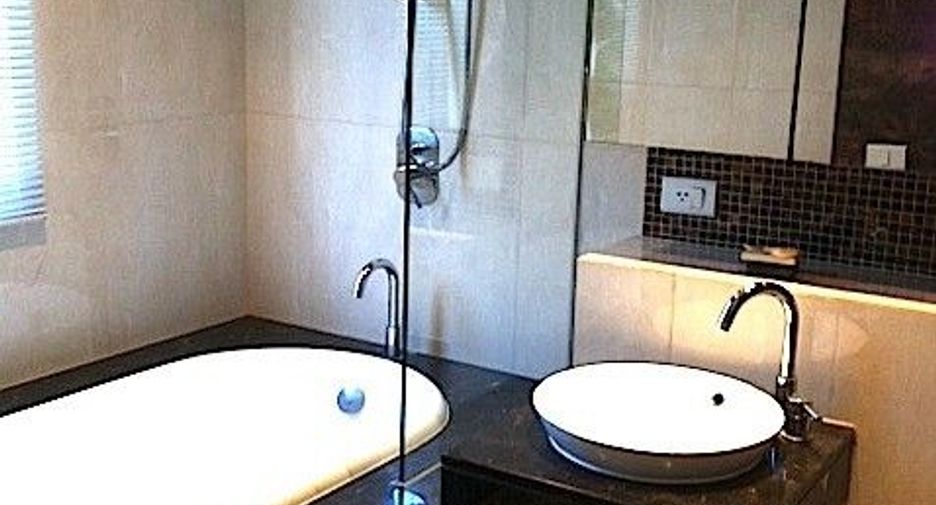 Condo en alquiler de 2 habitaciones en Khlong Toei, Bangkok