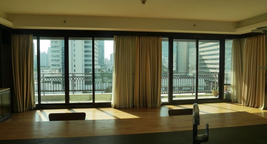 For rent 3 bedrooms condo in Pathum Wan, Bangkok