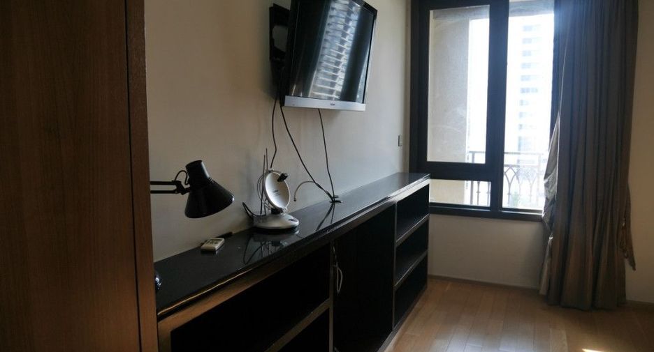 For rent 3 bedrooms condo in Pathum Wan, Bangkok