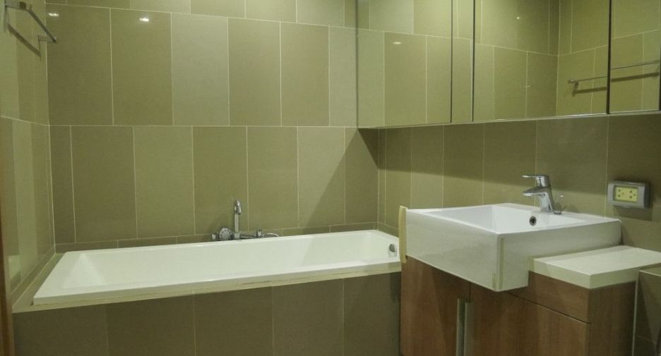 For rent 3 bedrooms condo in Pathum Wan, Bangkok