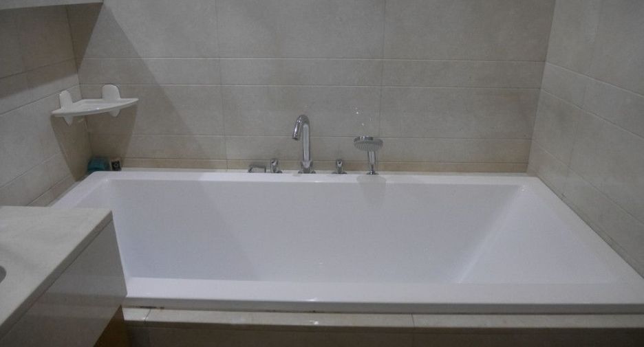 For rent 3 bedrooms condo in Pathum Wan, Bangkok