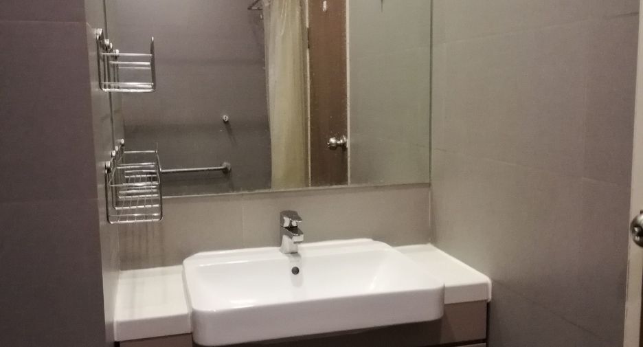 For rent 1 bed condo in Phaya Thai, Bangkok