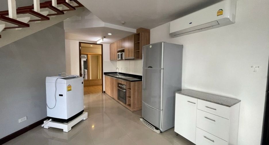 For rent 3 bedrooms apartment in Khlong Toei, Bangkok