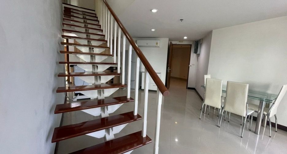 For rent 3 bedrooms apartment in Khlong Toei, Bangkok