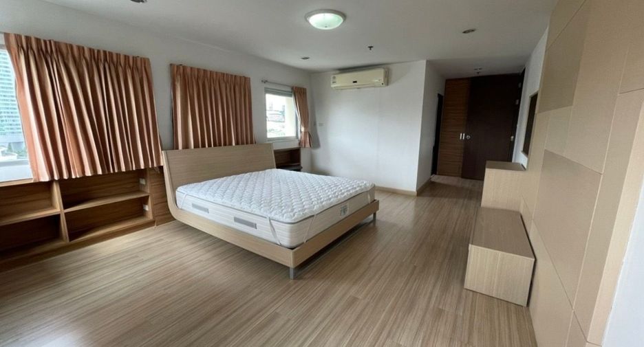 For rent 3 bedrooms apartment in Khlong Toei, Bangkok
