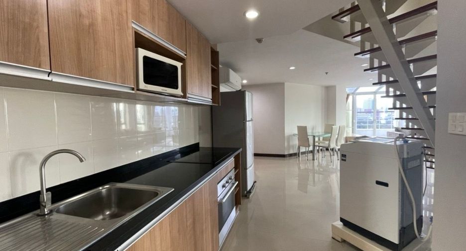For rent 3 bedrooms apartment in Khlong Toei, Bangkok