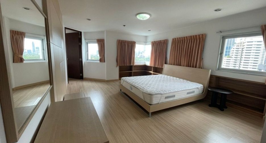 For rent 3 bedrooms apartment in Khlong Toei, Bangkok