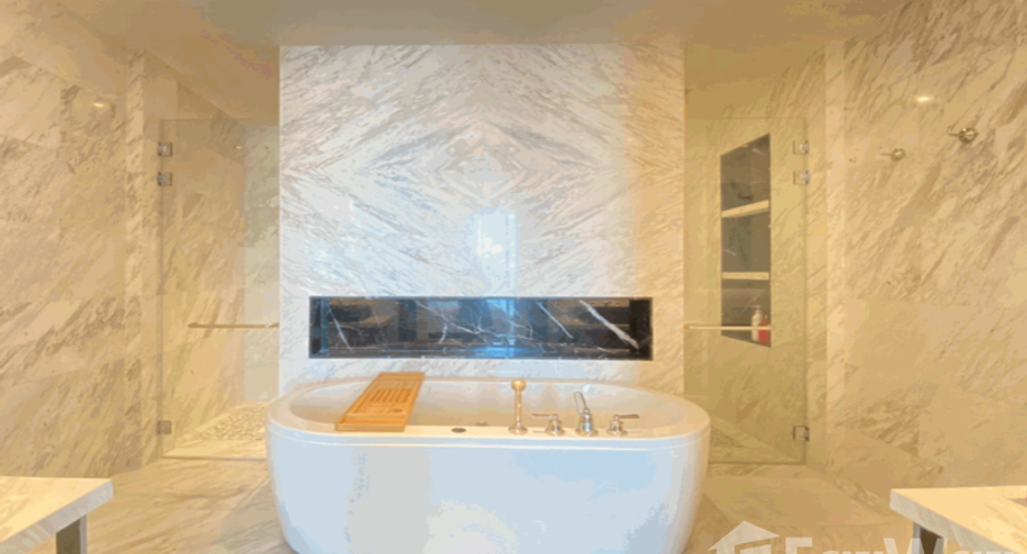 For rent 2 bedrooms condo in Khlong San, Bangkok