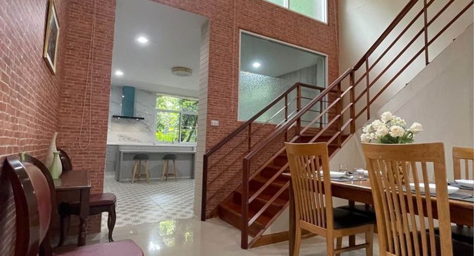 For rent 2 bedrooms townhouse in Watthana, Bangkok