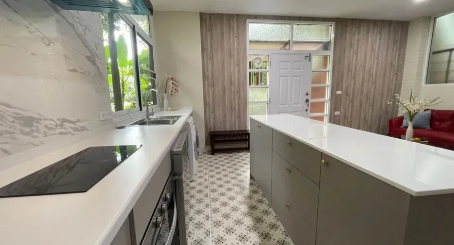 For rent 2 bedrooms townhouse in Watthana, Bangkok