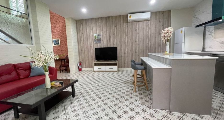 For rent 2 bedrooms townhouse in Watthana, Bangkok