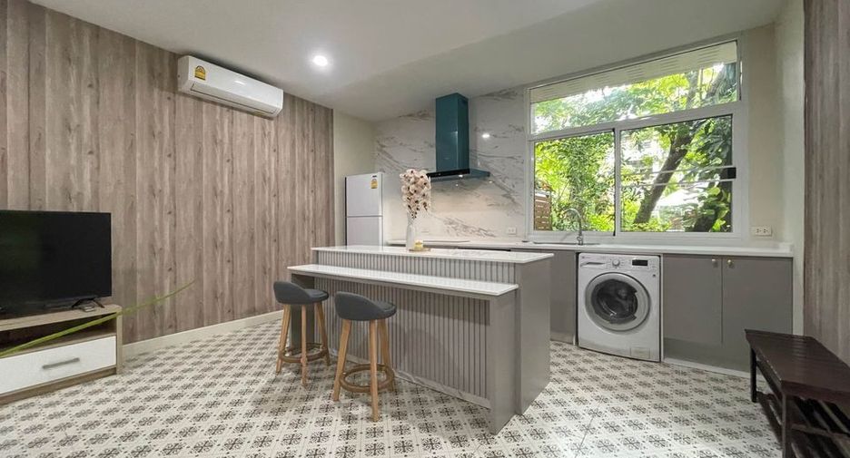 For rent 2 bedrooms townhouse in Watthana, Bangkok