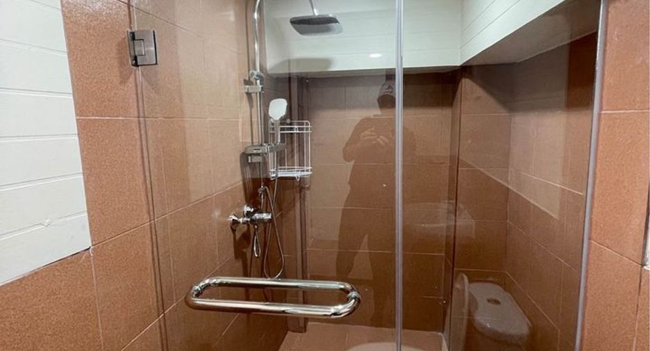 For rent 2 bedrooms townhouse in Watthana, Bangkok