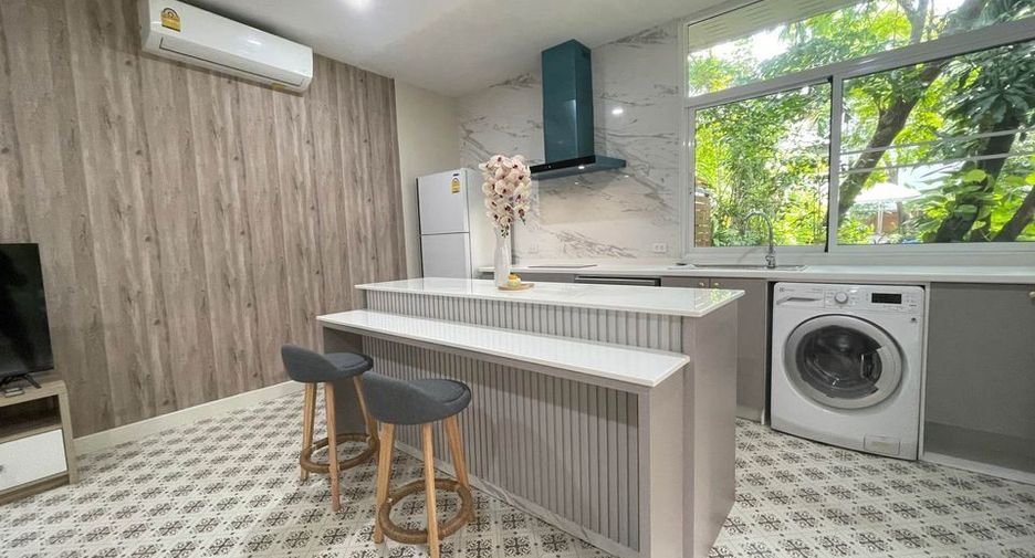 For rent 2 bedrooms townhouse in Watthana, Bangkok