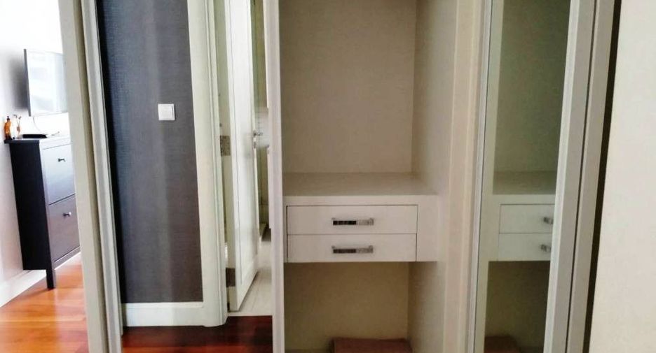 For rent 2 bedrooms condo in Pathum Wan, Bangkok