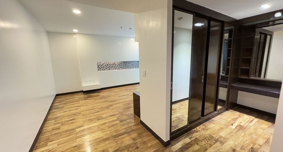 For rent 2 bedrooms apartment in Watthana, Bangkok
