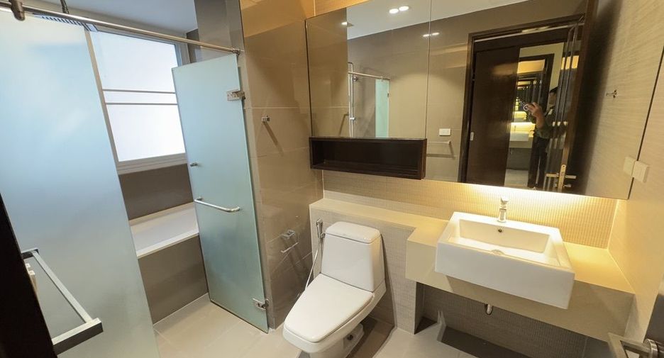 For rent 2 bedrooms apartment in Watthana, Bangkok