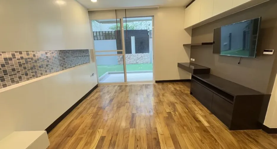 For rent 2 bedrooms apartment in Watthana, Bangkok
