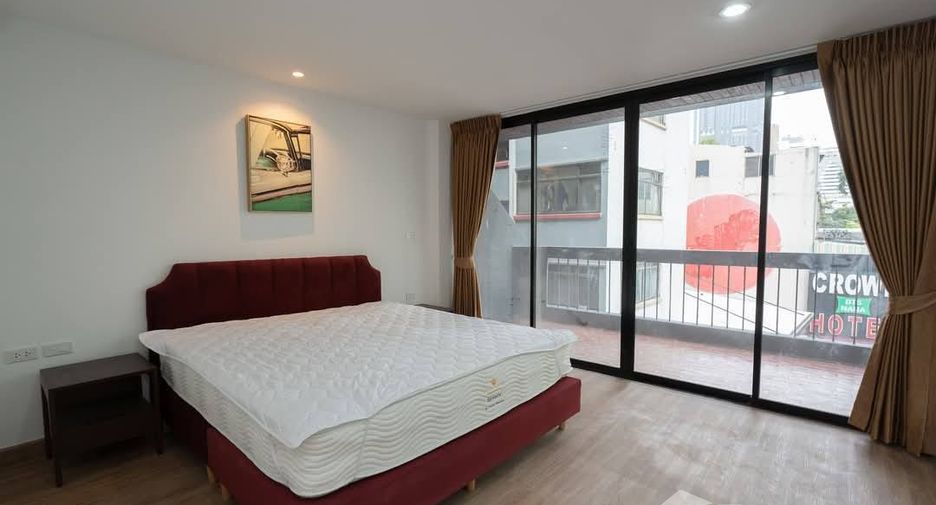For rent 2 bedrooms apartment in Khlong Toei, Bangkok