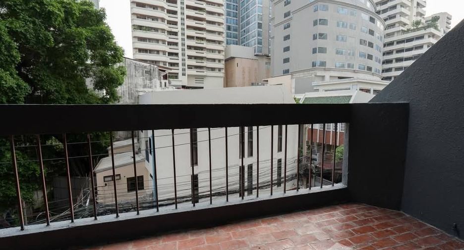 For rent 2 bedrooms apartment in Khlong Toei, Bangkok