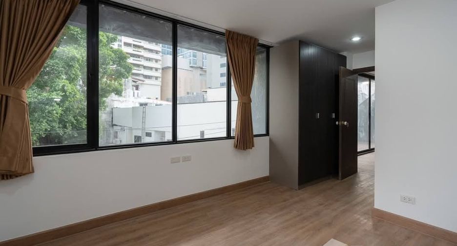 For rent 2 bedrooms apartment in Khlong Toei, Bangkok