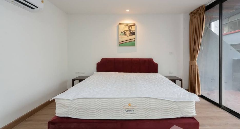 For rent 2 bedrooms apartment in Khlong Toei, Bangkok