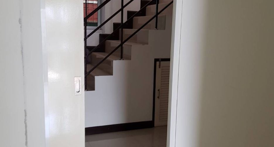 For rent 2 bedrooms retail Space in Wang Thonglang, Bangkok