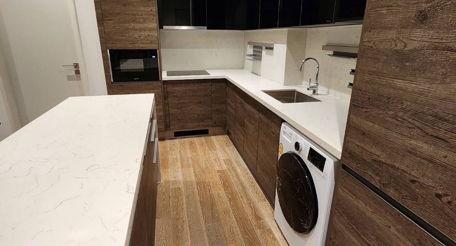 For rent 2 bedrooms condo in Pathum Wan, Bangkok