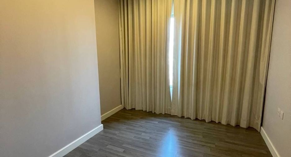 For rent 2 bedrooms condo in Bang Rak, Bangkok